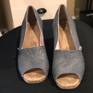 TOMS wedge pump size 9